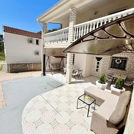 Andys House