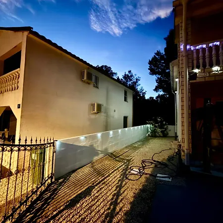 Andys House *